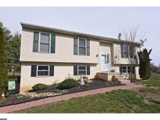 12 Jefferson Ave, Romansville, PA 19320-2691
