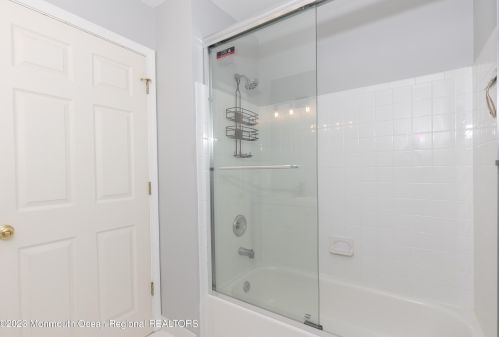 32 Picket Pl, East Freehold NJ  07728-9532 exterior