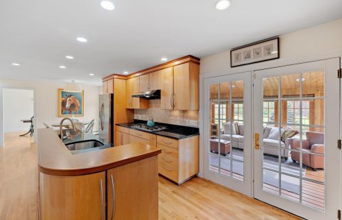 44 Shore Rd, Derry NH  03038-5114 exterior