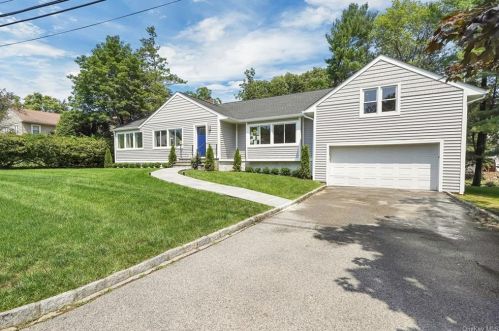 108 Pengilly Dr, New Rochelle, NY 10804-3031