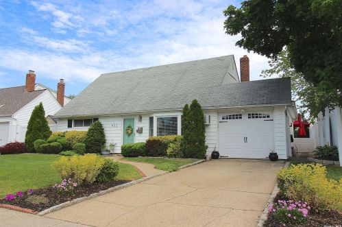432 Davis Pl, Bethpage, NY 11714-4710