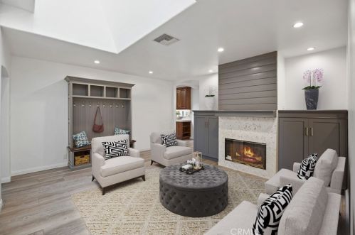 3719 Centralia St, Lakewood, CA 90712-3808