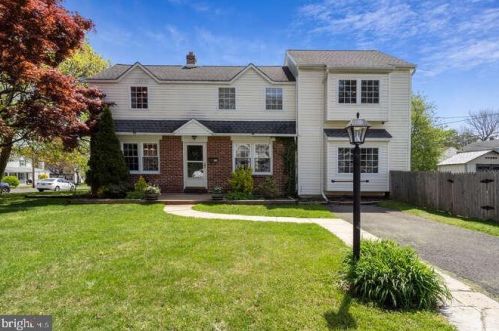 500 School House Ln, Willow Grove, PA 19090-2821
