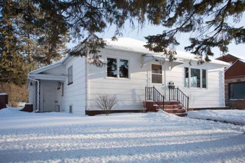 702 6th St, Peplin, WI 54455-1617