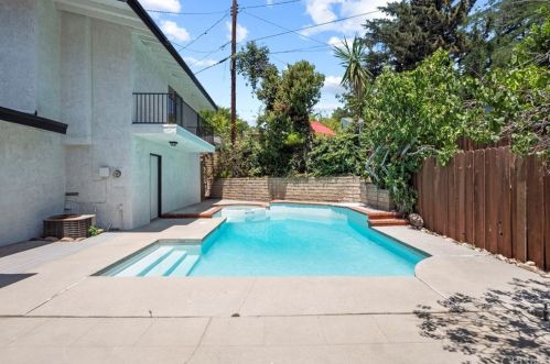 3653 El Caminito, Glendale CA 91214-1716 exterior