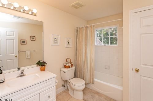 9 Crisman Rd, Columbia NJ  07832-2710 exterior