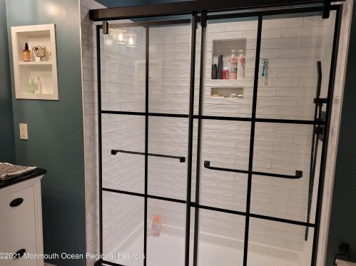 433 Mowat Cir, Trenton NJ  08690-3220 exterior