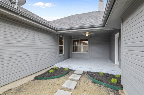 2004 Cedar Crest Blvd, Dallas TX 75203-4316 exterior