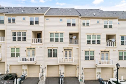 7542 Brunson Cir, Gainesville VA  20155 exterior