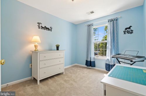 14238 Hunters Run Way, Gainesville VA  20155-4408 exterior