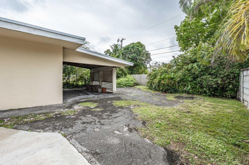 60 Olive Dr, Hialeah FL  33010-5212 exterior