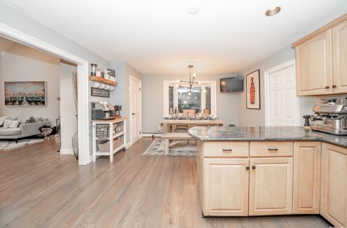 168 Connetquot Rd, Oakdale NY  11769-2118 exterior