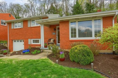1207 Grouse Dr, Pittsburgh, PA 15243-1227