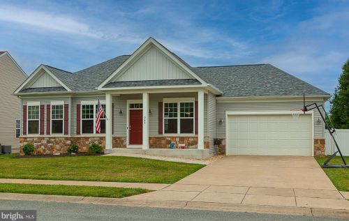 264 Burberry Ln, Charles Town WV  25414-5621 exterior