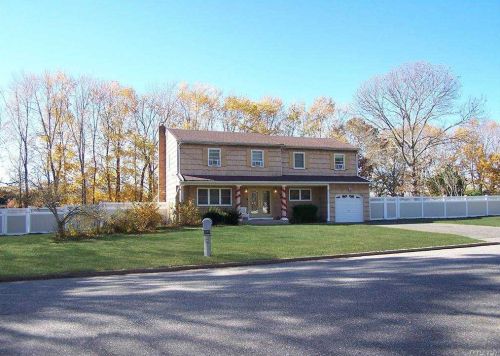 4 Eason Dr, Panamoka, NY 11961-3106