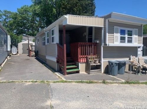 3 Aspen Ave, Bayshore, NY 11706-5501