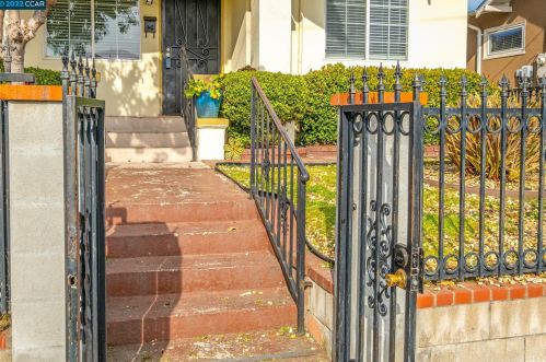 1657 67th Ave, Oakland, CA 94621-3617