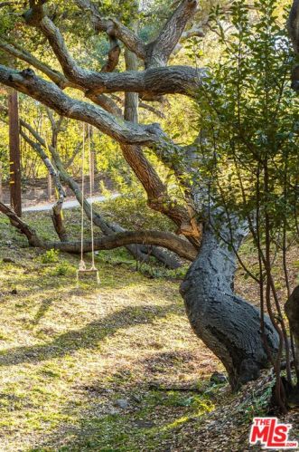 807 Robinson Rd, Topanga CA  90290-3629 exterior