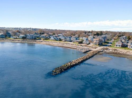 3 Onondega Rd, South Kingstown, RI 02882-1103