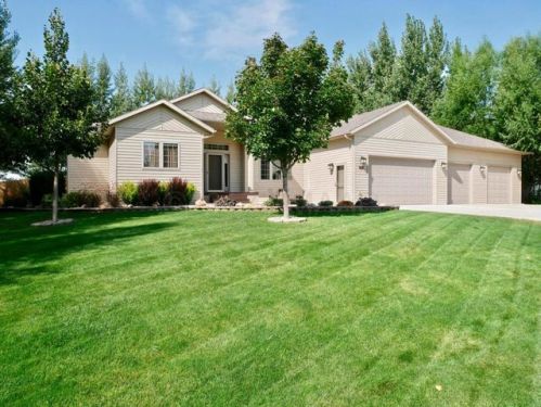 110 6th St, Christine, ND 58015