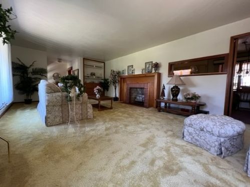 1004 Linden Dr, Jeannette PA  15644-2841 exterior
