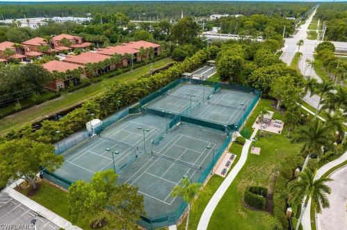 2530 Aspen Creek Ln, Naples FL  34119-8985 exterior