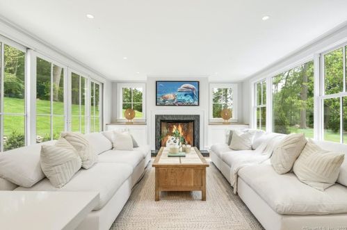 289 Wahackme Rd, New Canaan CT  06840-3935 exterior