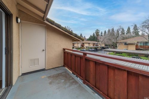 542 Arcadia Dr, Vacaville CA  95687-3354 exterior