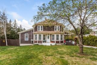 74 School St, Salem, NH 03079-2709