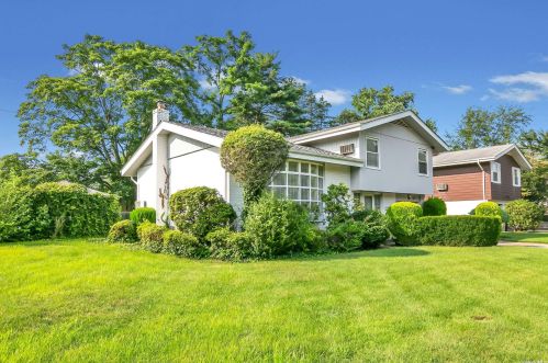 5 Village Dr, Muttontown, NY 11753-2223