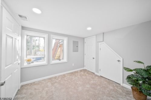 343 Knox Way, Hopatcong NJ  07843-1114 exterior