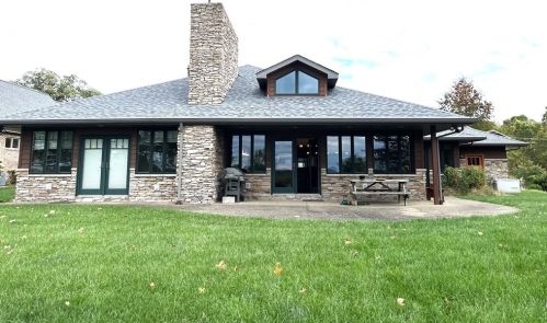 164 Dandyview Dr, New Kensington, PA 15068-3727