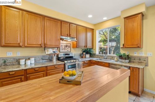 26 Keith Ct, Oakley, CA 94561-2754