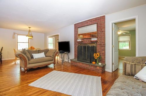 175 Ramona Ct, Yorktown Hgts NY  10598-3318 exterior