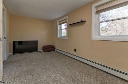 8 Glencross Rd, West Milford Lakes NJ  07480-2206 exterior