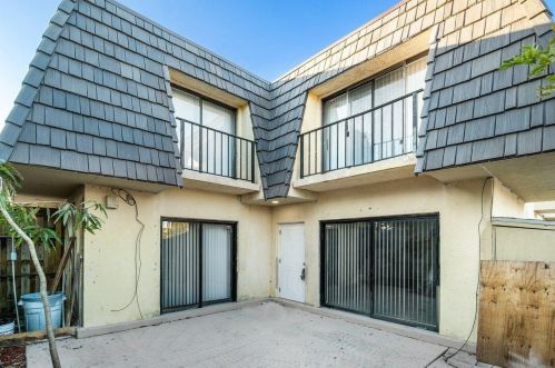1781 Congress Ave, West Palm Beach FL  33401-1665 exterior