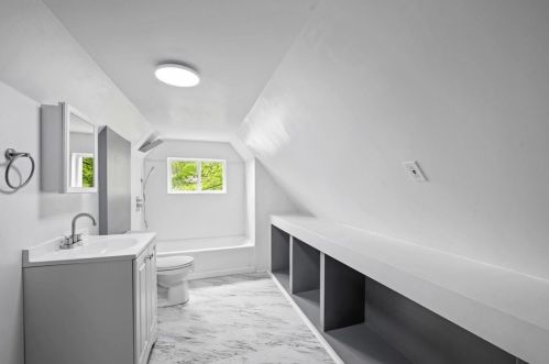 217 Logan St, Pittsburgh PA  15209-2811 exterior