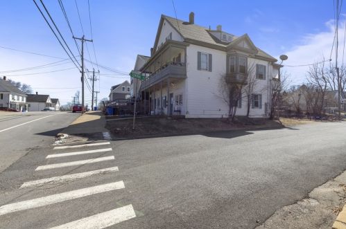 285 Main St, Somersworth NH  03878-3021 exterior