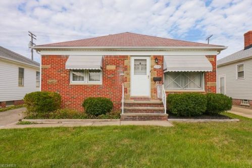 6206 Sunderland Dr, Cleveland OH  44129-4631 exterior