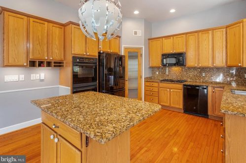 13101 Taverner Loop, Woodbridge VA  22192-5333 exterior