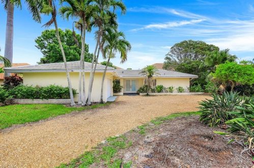 3888 Crayton Rd, Naples FL  34103-3529 exterior