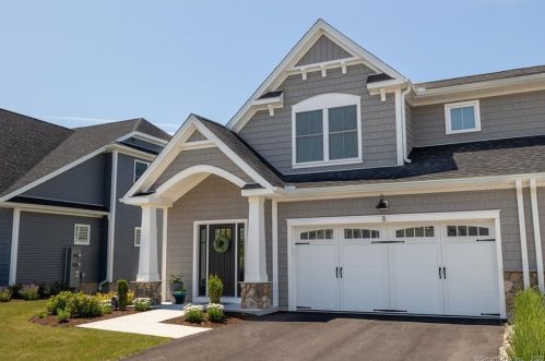 8 Park Ave, Groton, CT 06340-4049