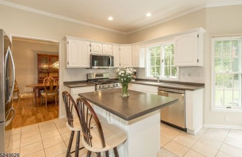 11 Autumn Dr, Scotch Plains NJ  07076-2431 exterior