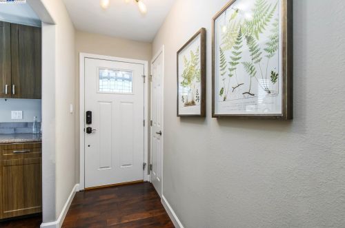 713 Redbud Dr, Livermore, CA 94551-4236