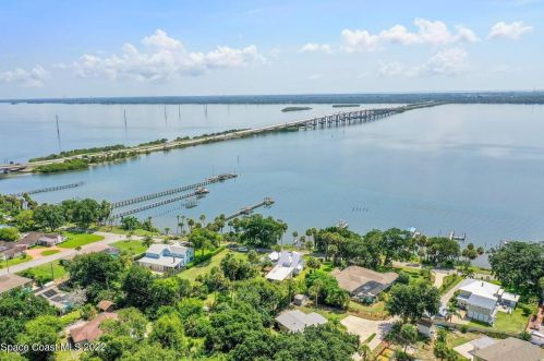 2915 Indian Riv Dr, Cocoa FL 32922-6607 exterior