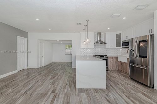 971 64th St, Hialeah FL  33012-6414 exterior