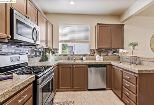 736 Clifton Way, Vacaville CA  95688-8547 exterior