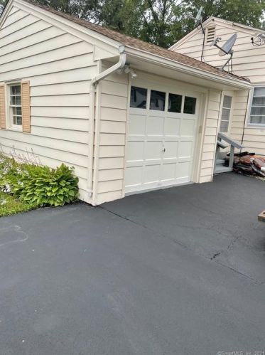 50 Donahue St, Waterbury, CT 06706-1605