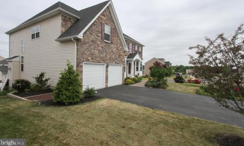 1954 Canyon Creek Rd, Gilbertsville PA  19525-7003 exterior