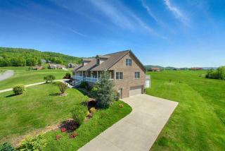 4013 Paradise Rd, Mooresburg, TN 37811-2690